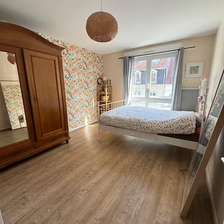 Proche Marche De Noel דירה